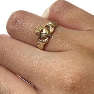 14k gold heart Claddagh ring